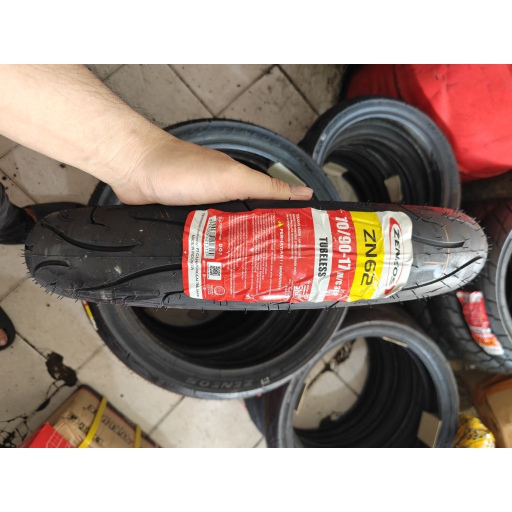 Ban luar zeneos tubeless 70/90-17 zn62