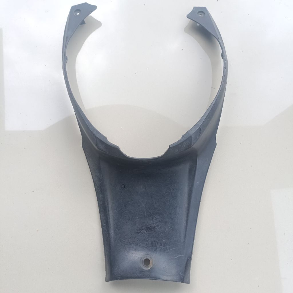 cover center tutup tangki bawah jok honda blade new original K07