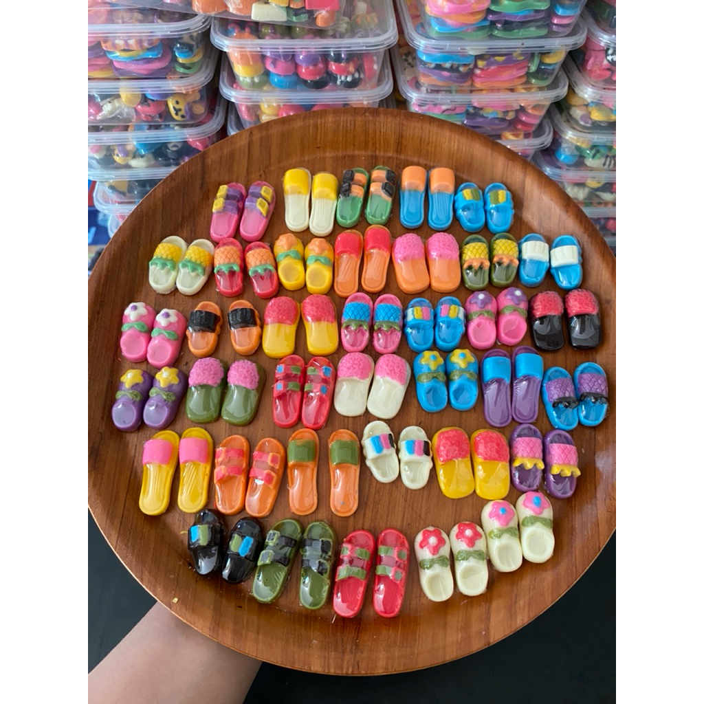 

Coklat sandal baru lucu karakter