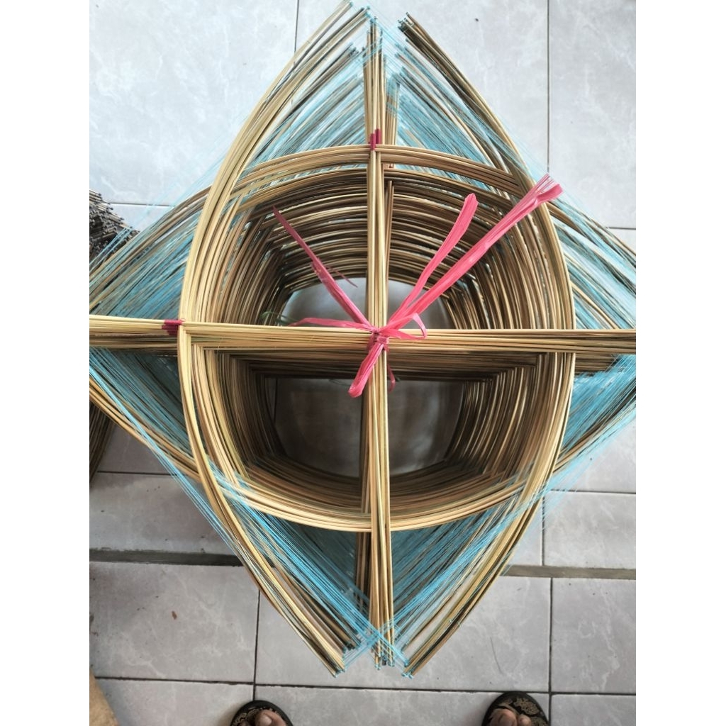 Arku layangan Sukhoi lilitan 1 bambu petung