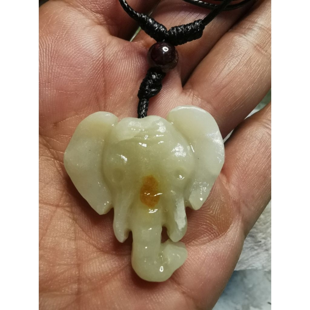 Liontin Batu Asli Alam Natural. Batu giok air bentuk kepala gajah