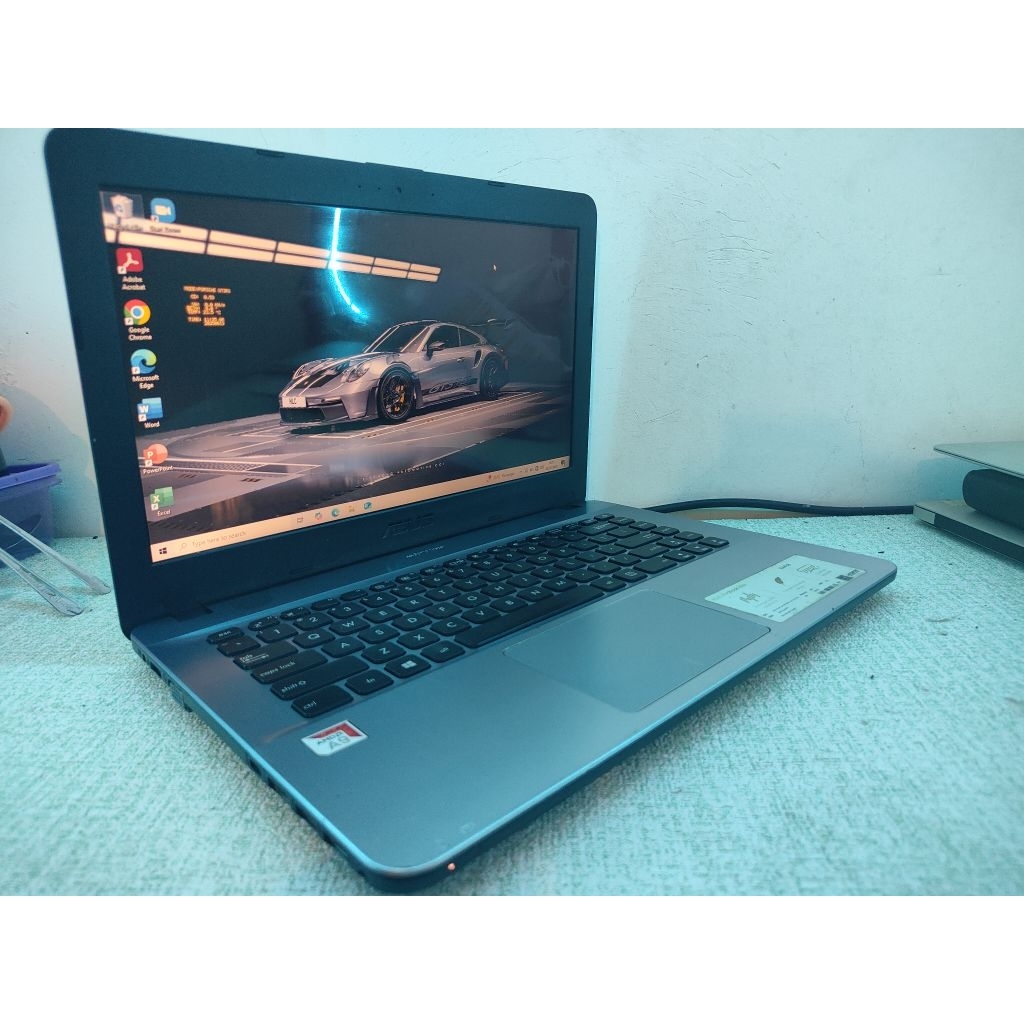 Asus X441B AMD A9 Ram 8 SSD 256