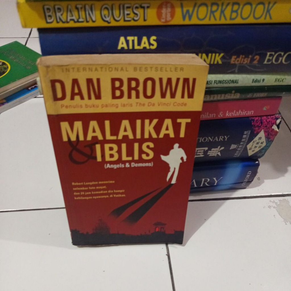 buku malaikat & iblis ( Engels & demons) dan brown the da vinci code