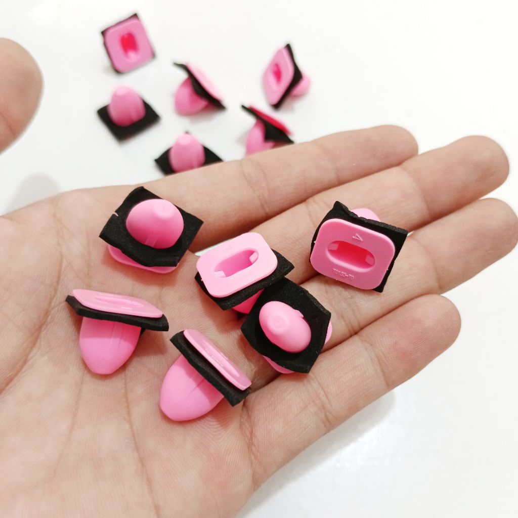 kancing klip lampu belakang Hilux revo dll original toyota