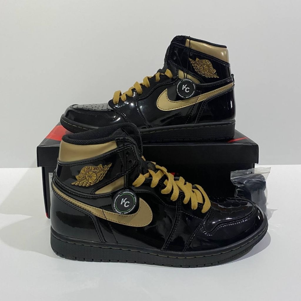 Air jordan 1 retro high OG black metalic gold black