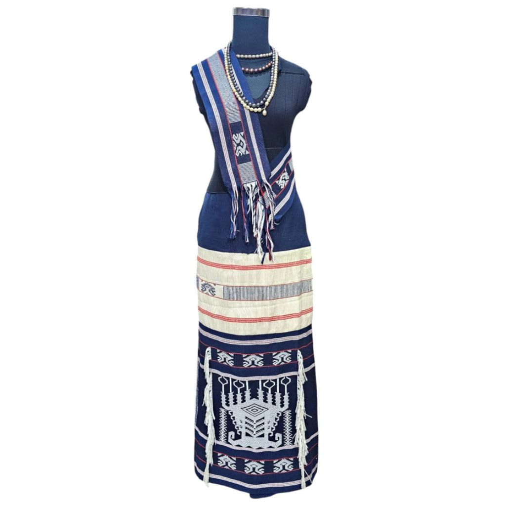 SETELAN SARUNG TENUN SELENDANG ETNIK TENUN MAUMERE NTT