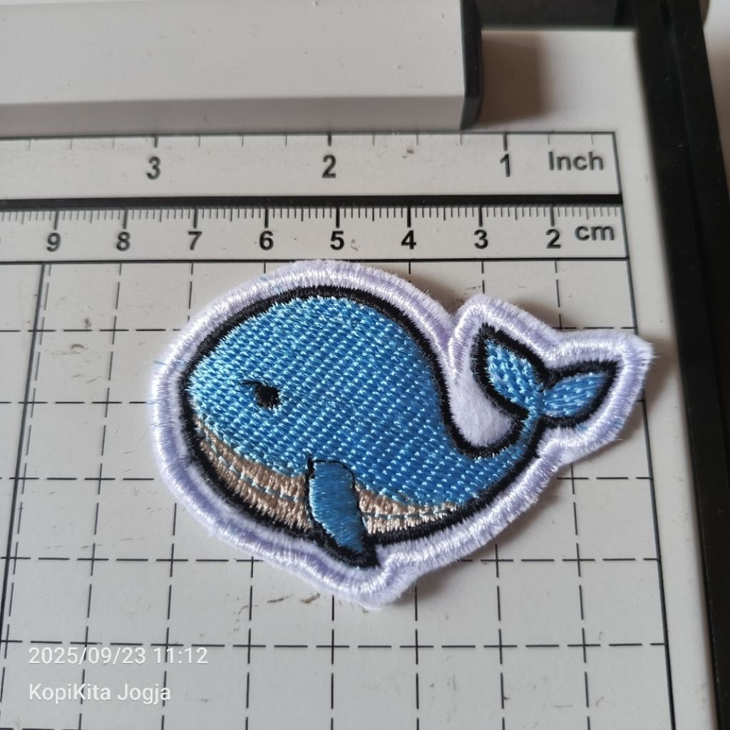 Emblem patch bordir ikan paus