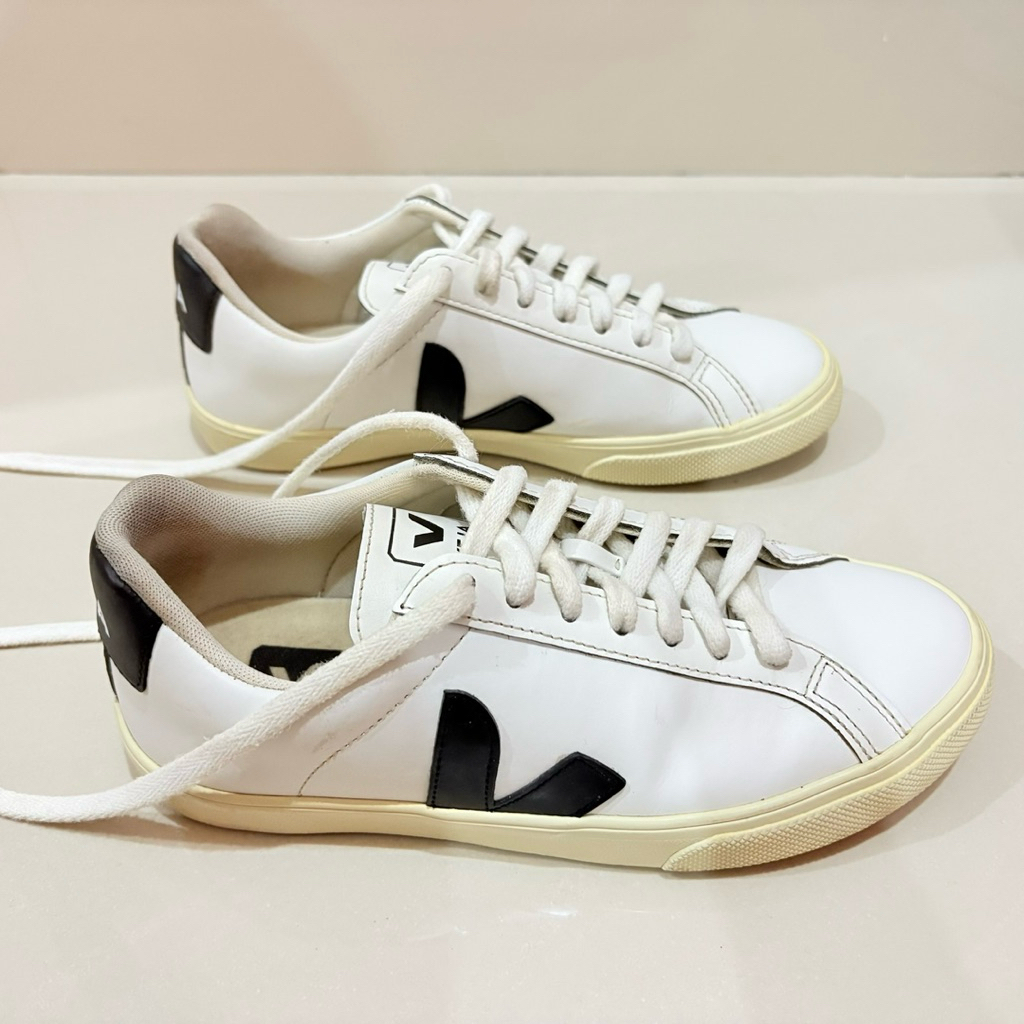 Preloved - Veja Esplar Extra White/ Black size 35 EU