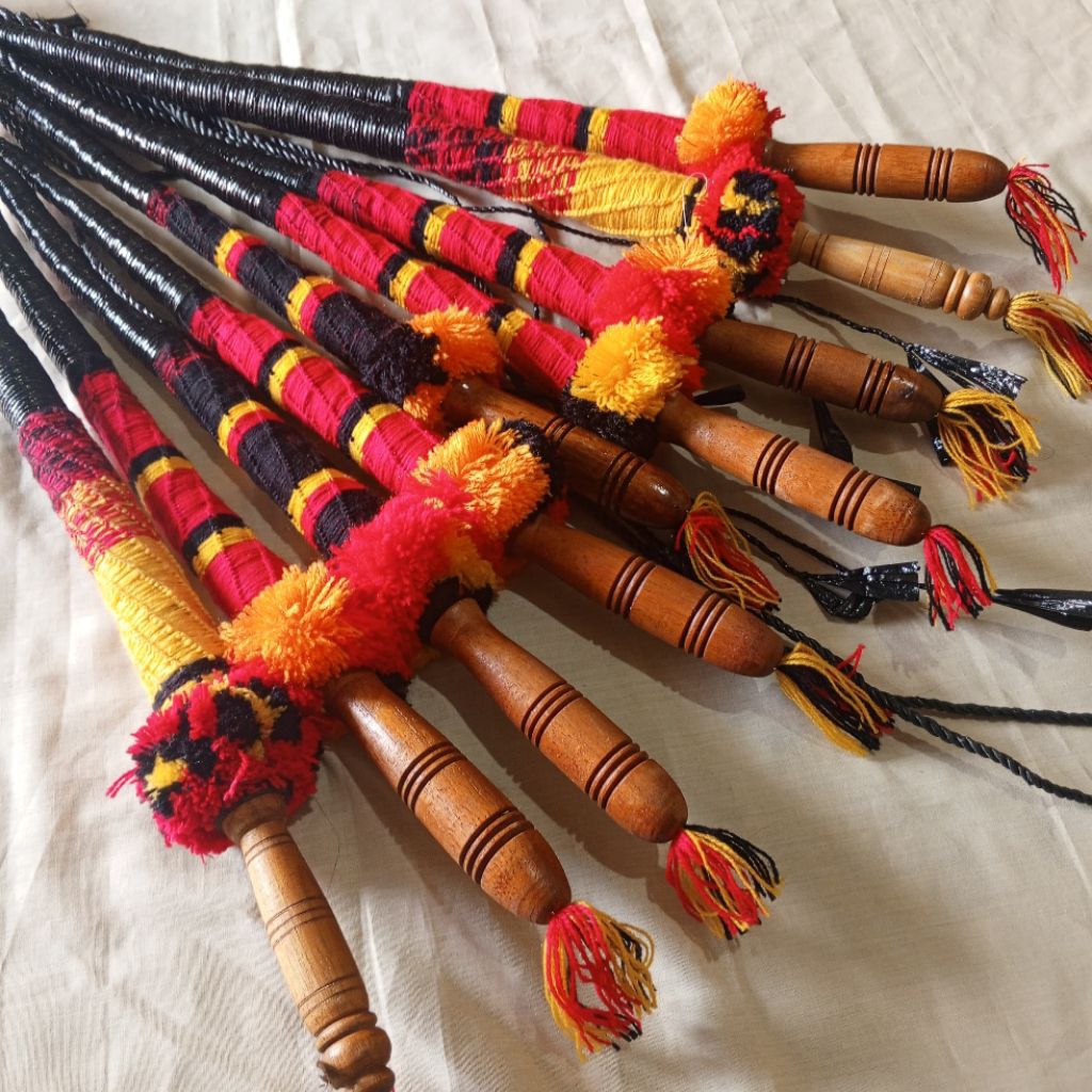 Pecut gagang kayu/pecut murah/pecut gagang kayu murah/pecut pentas