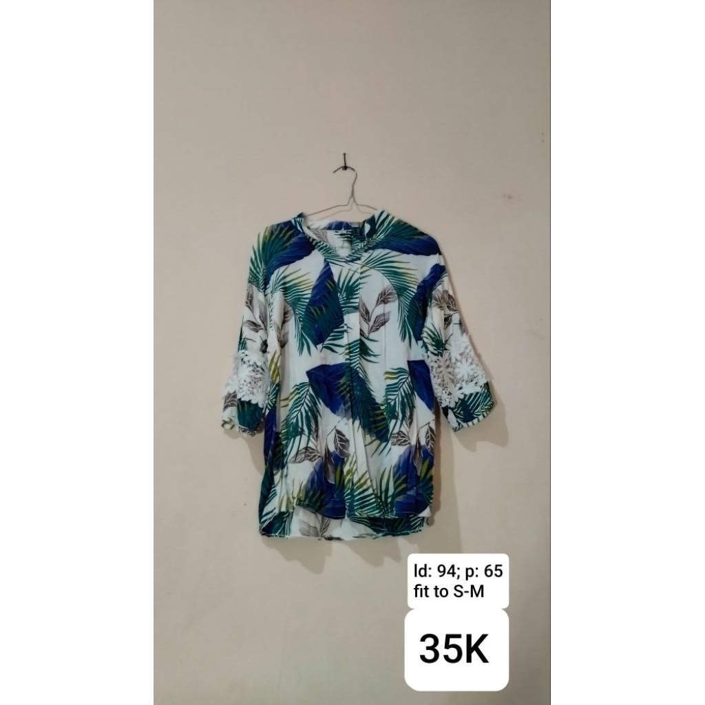 [PRELOVED] BAJU BLOUSE PANTAI HAWAI FLORAL BUNGA WANITA