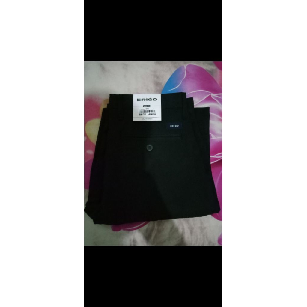 Celana pendek chino Erigo