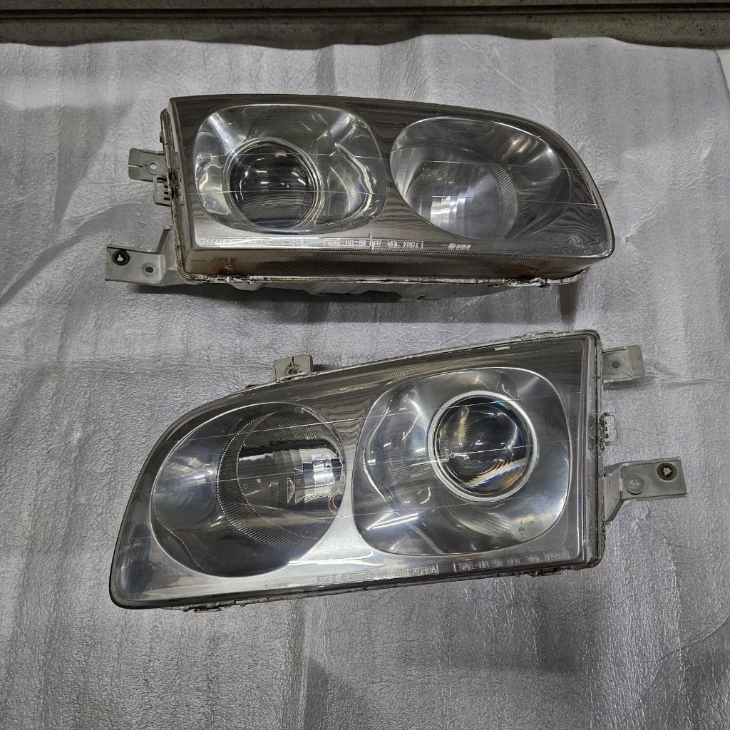 Headlamp Lampu depan Hyundai Trajet