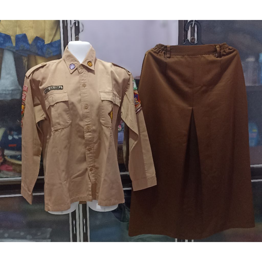 setelan seragam Pramuka wanita preloved ( rok halus, licin, kilap )