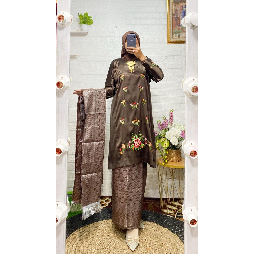 Baju kurung bordir bunga