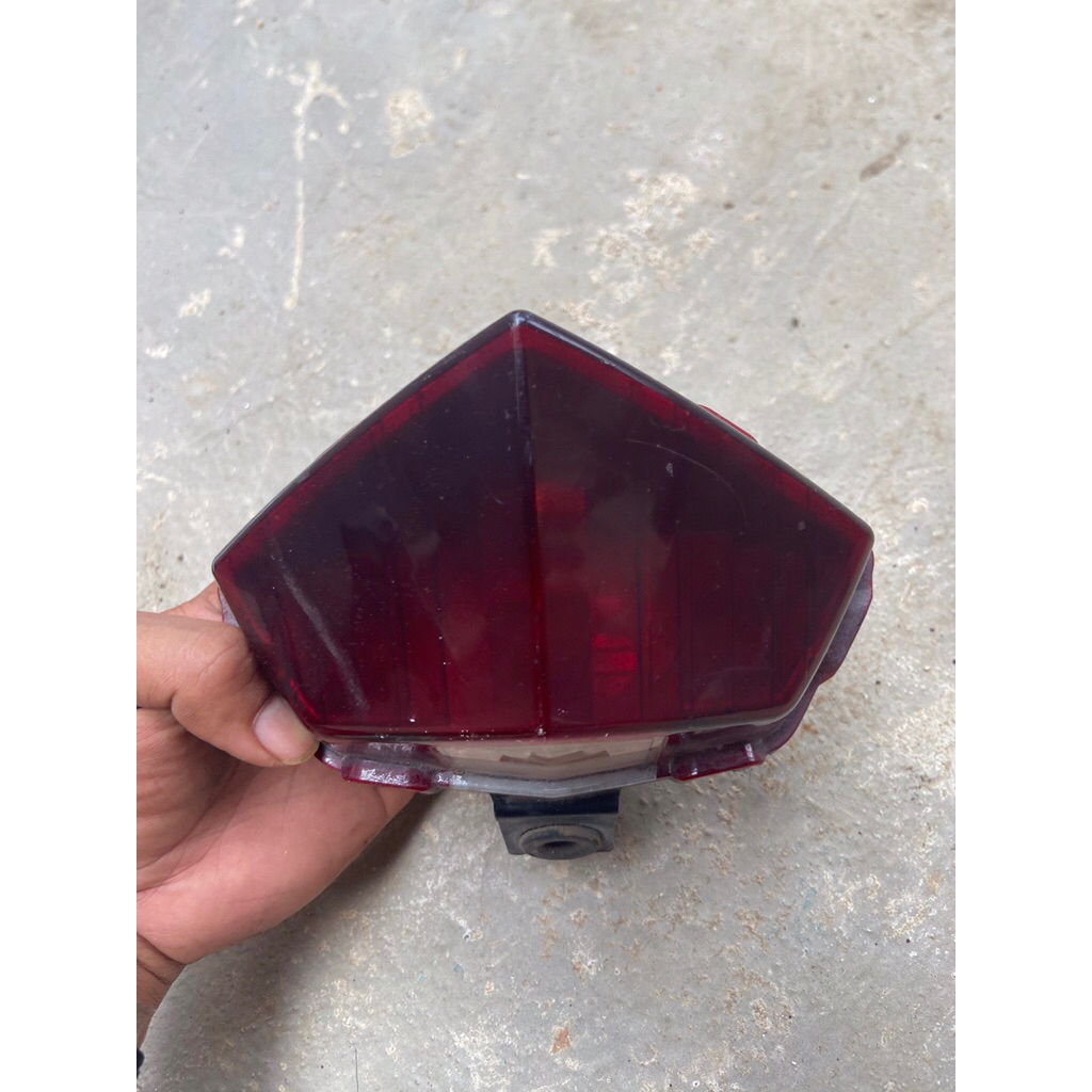Lampu belakang original vixion new