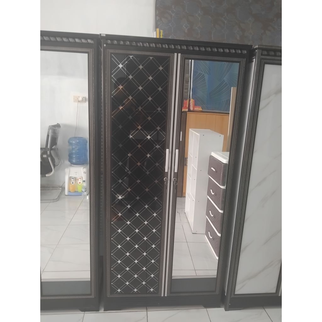 Lemari Baju 2Pintu Kaca Alumunium