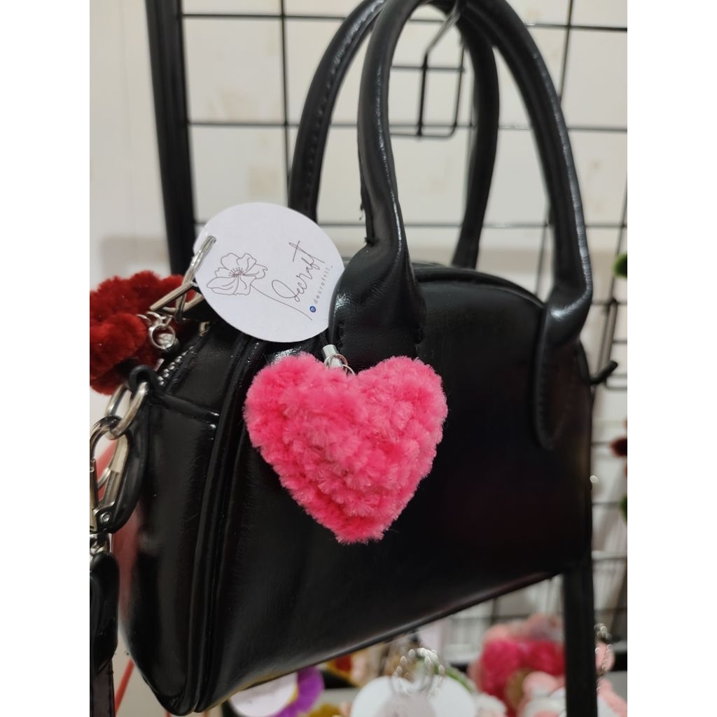 Gantungan Kunci & gantungan hp Love kawat bulu