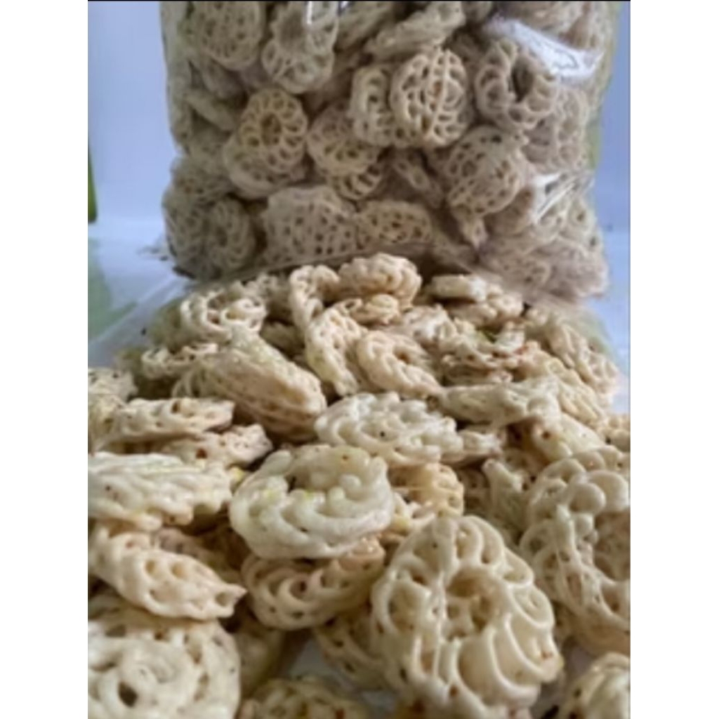 Seblak kering kerupuk rafael/kerupuk mawar Original daun jeruk Kemasan 1kg. Cemilan kering, Cemilan 
