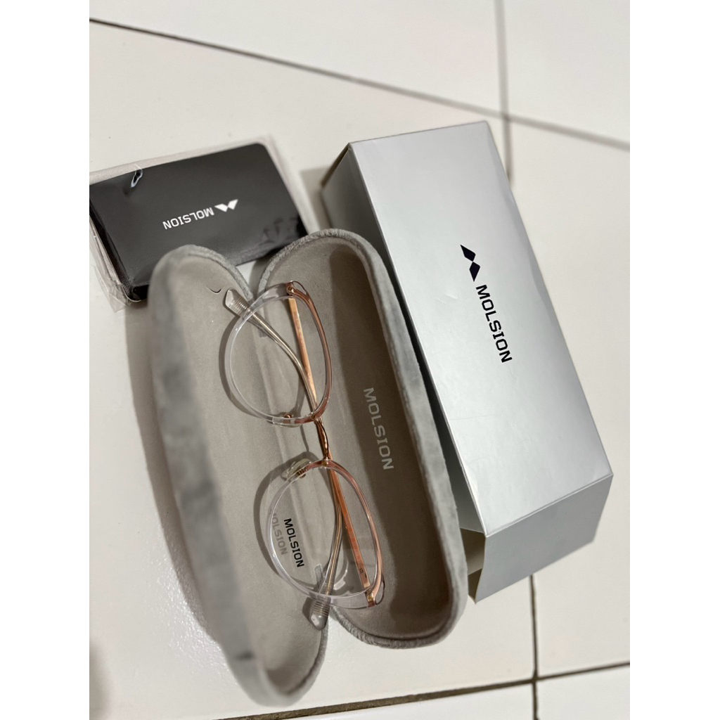Preloved Kacamata Molsion