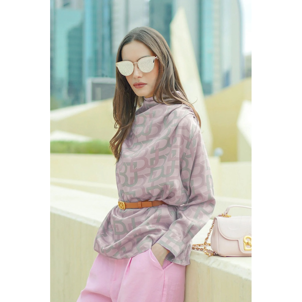 Benang jarum Monogram Drapery Blouse - Pink M