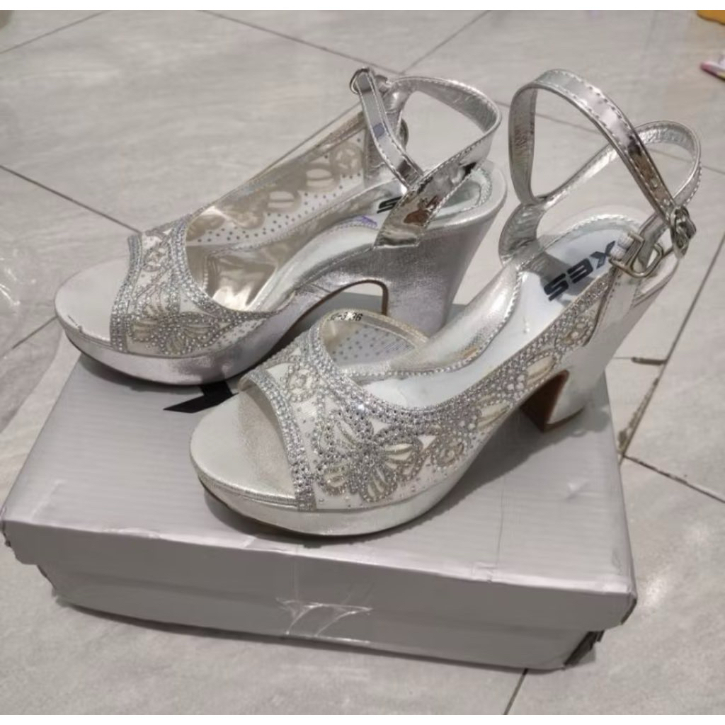 preloved high heels Sepatu wisuda / sepatu pesta - ankle strap heels wedding shoes