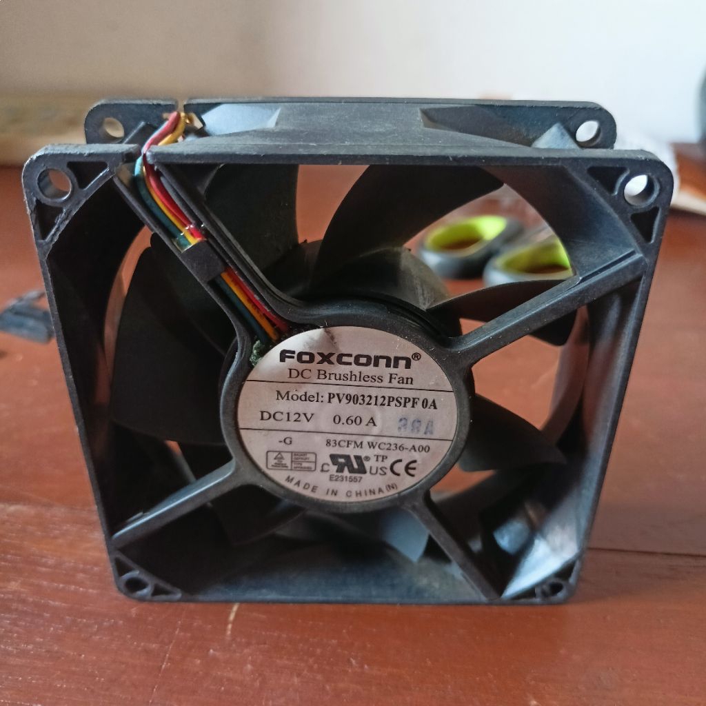 fan dc 12V foxcon 0.60amper tebal 3cm