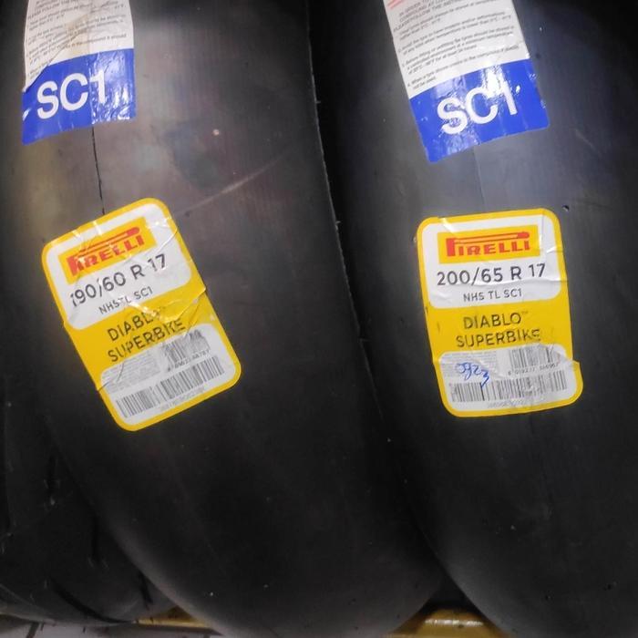 Pirelli Diablo Superbike 190/60-17 ban balap slick