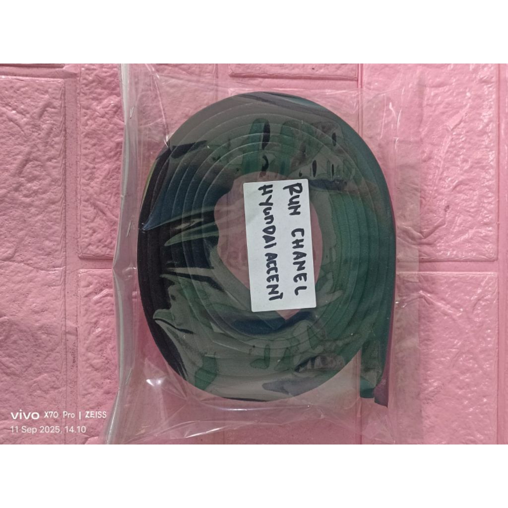 KARET JALUR KACA RUN CHANEL PINTU DEPAN HYUNDAI ACCENT