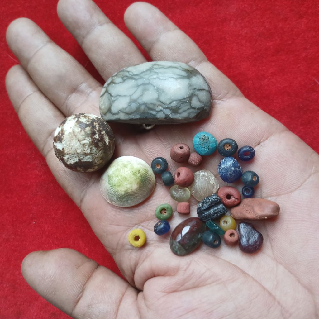 Koleksi Temuan Galian dan Sungai Batu2 dan Manik KUNO