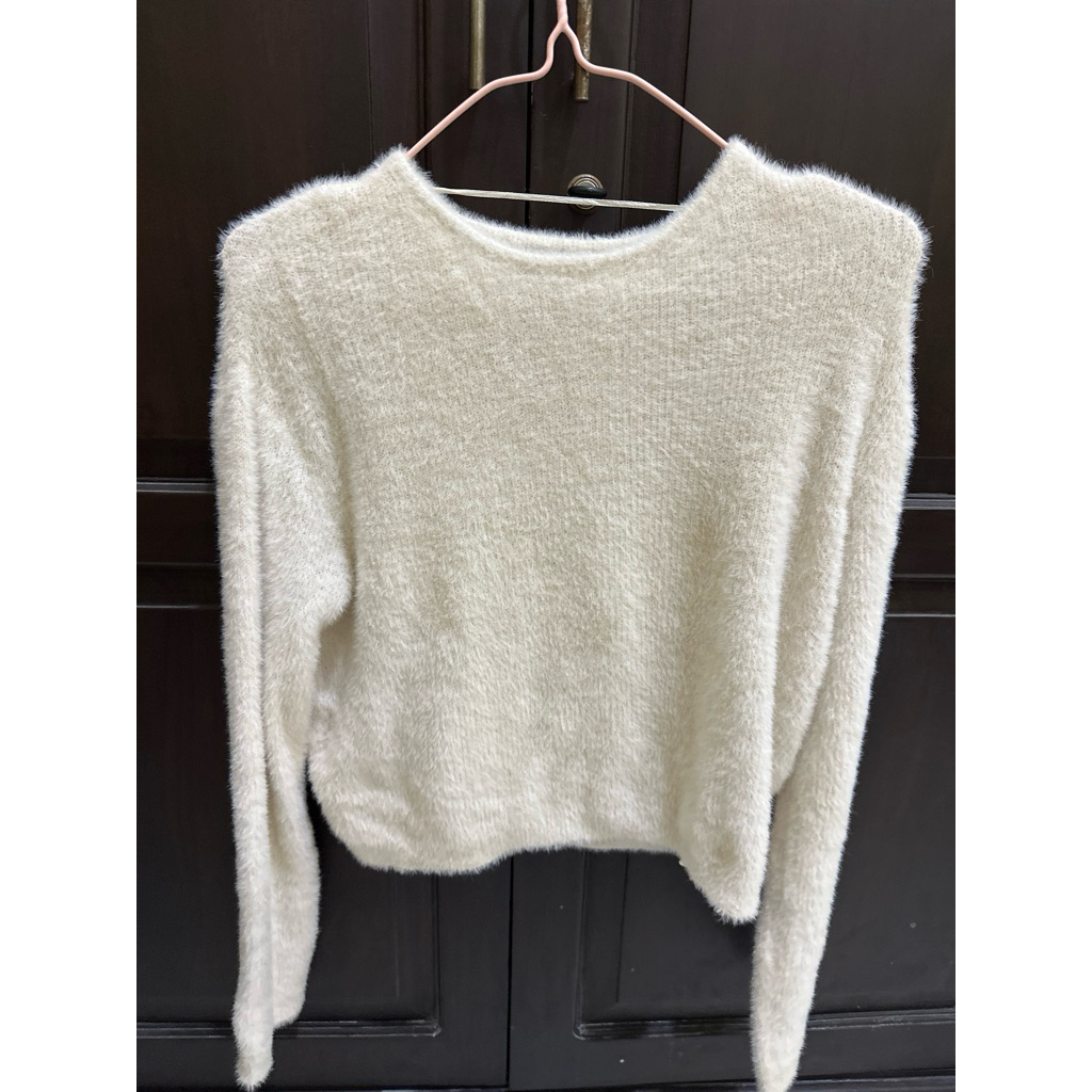PRELOVED SWEATER BULU PULL&BEAR CREAM
