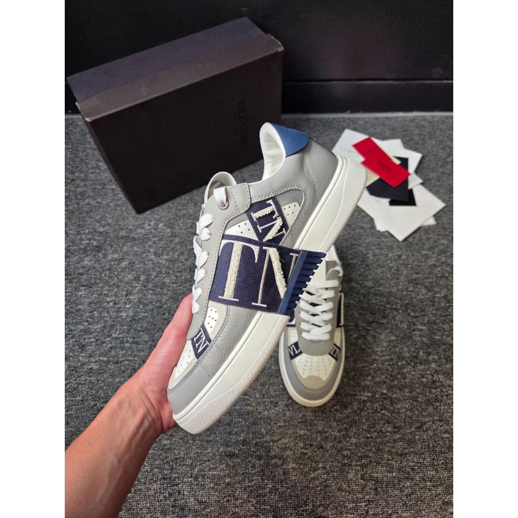 SEPATU SNEAKER PRIA VLTN11140 BRANDED VIP