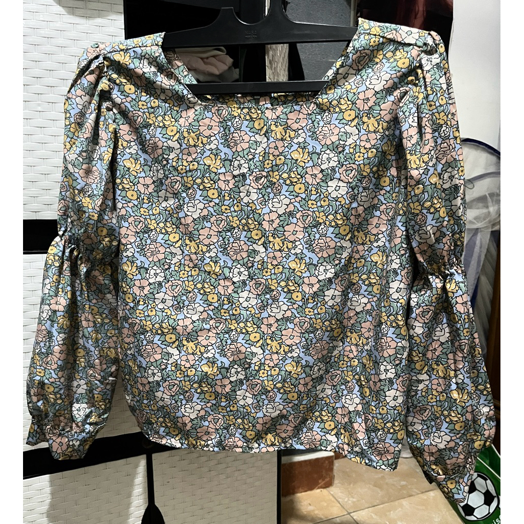 atasan motif bunga