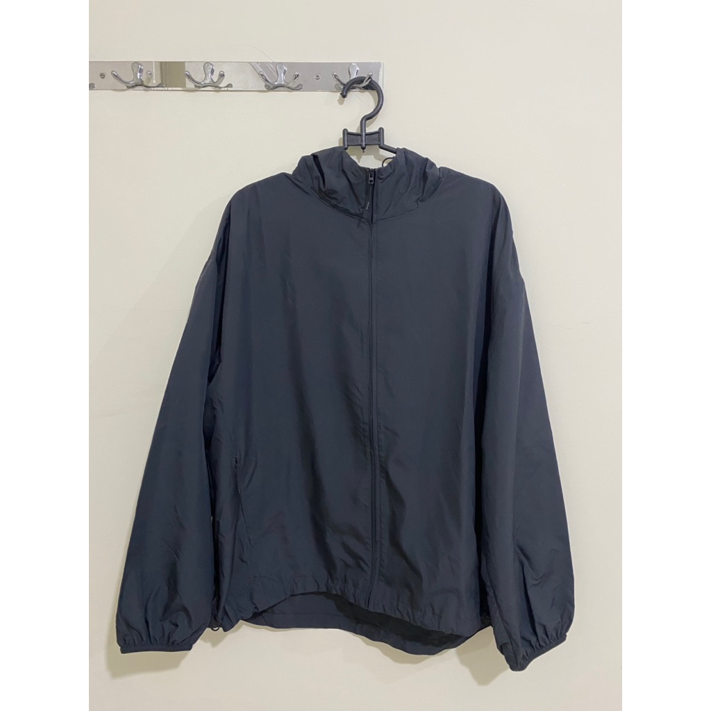 Uniqlo Jaket Olahraga Original preloved