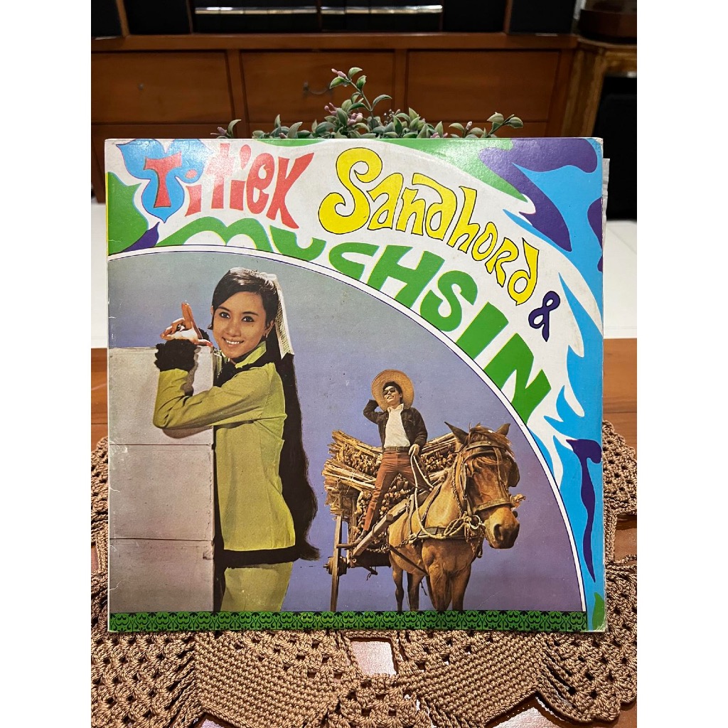 Vinyl Record Titiek Sandhora & Muchsin / Piringan Hitam Titiek Sandhora & Muchsin