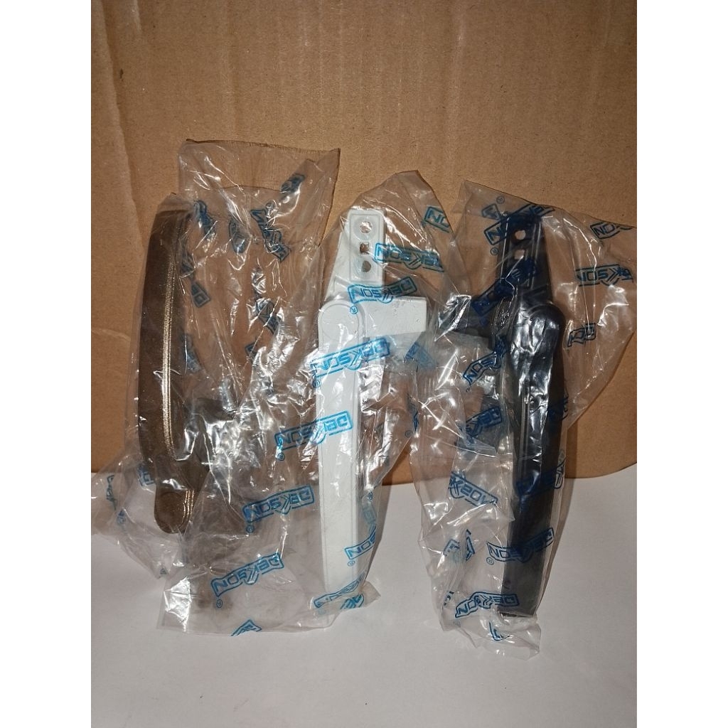 HANDLE JENDELA / RAMBUNCIS DEKSON