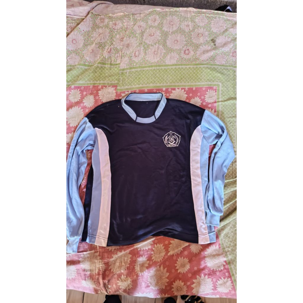 Seragam Olahraga SMP Preloved UK L
