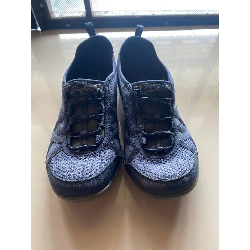 Sepatu Skechers wanita preloved