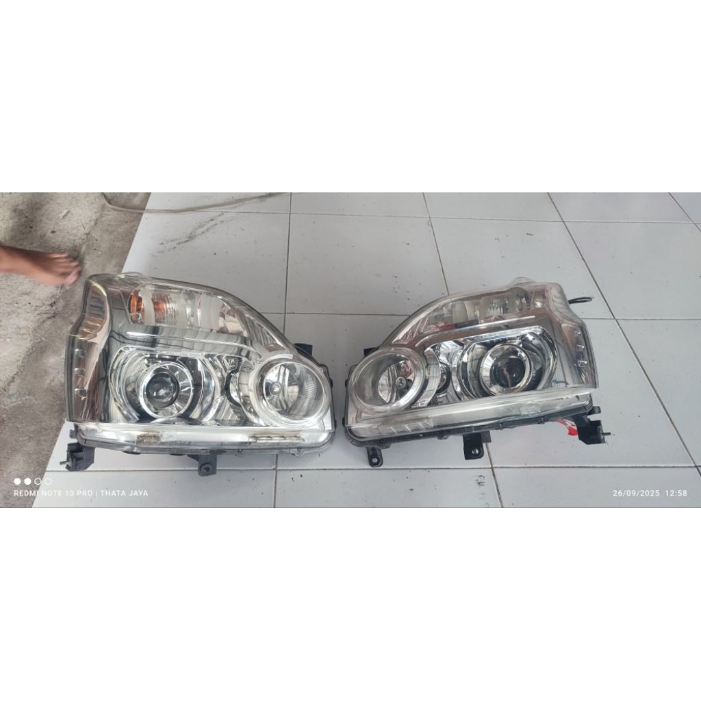 Lampu depan headlamp nissan xtrail urban t31 2011 2012 2013 2014