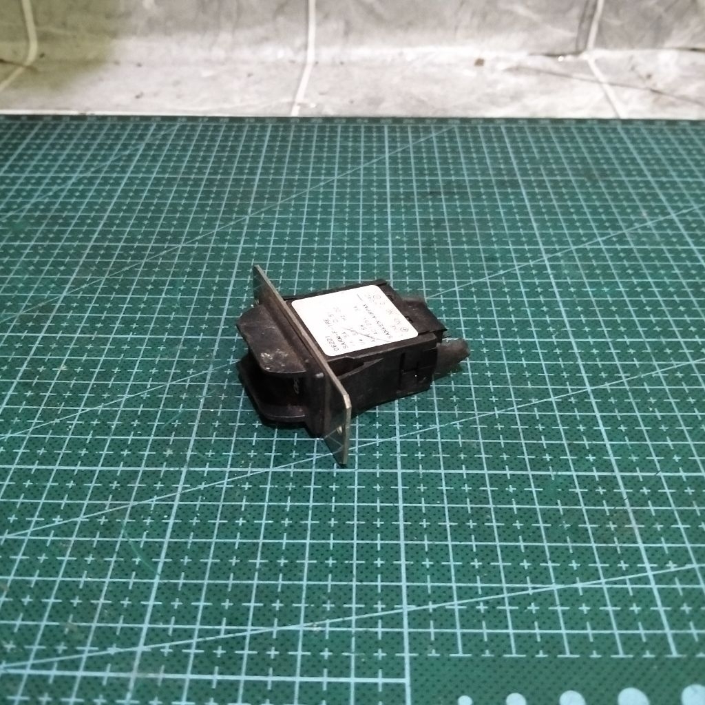 Circuit Breaker Sanken - Airpax - SARM - F - 1RE