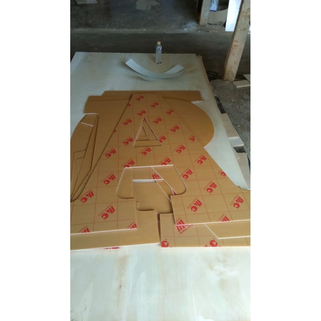 custom huruf akrilik cutting