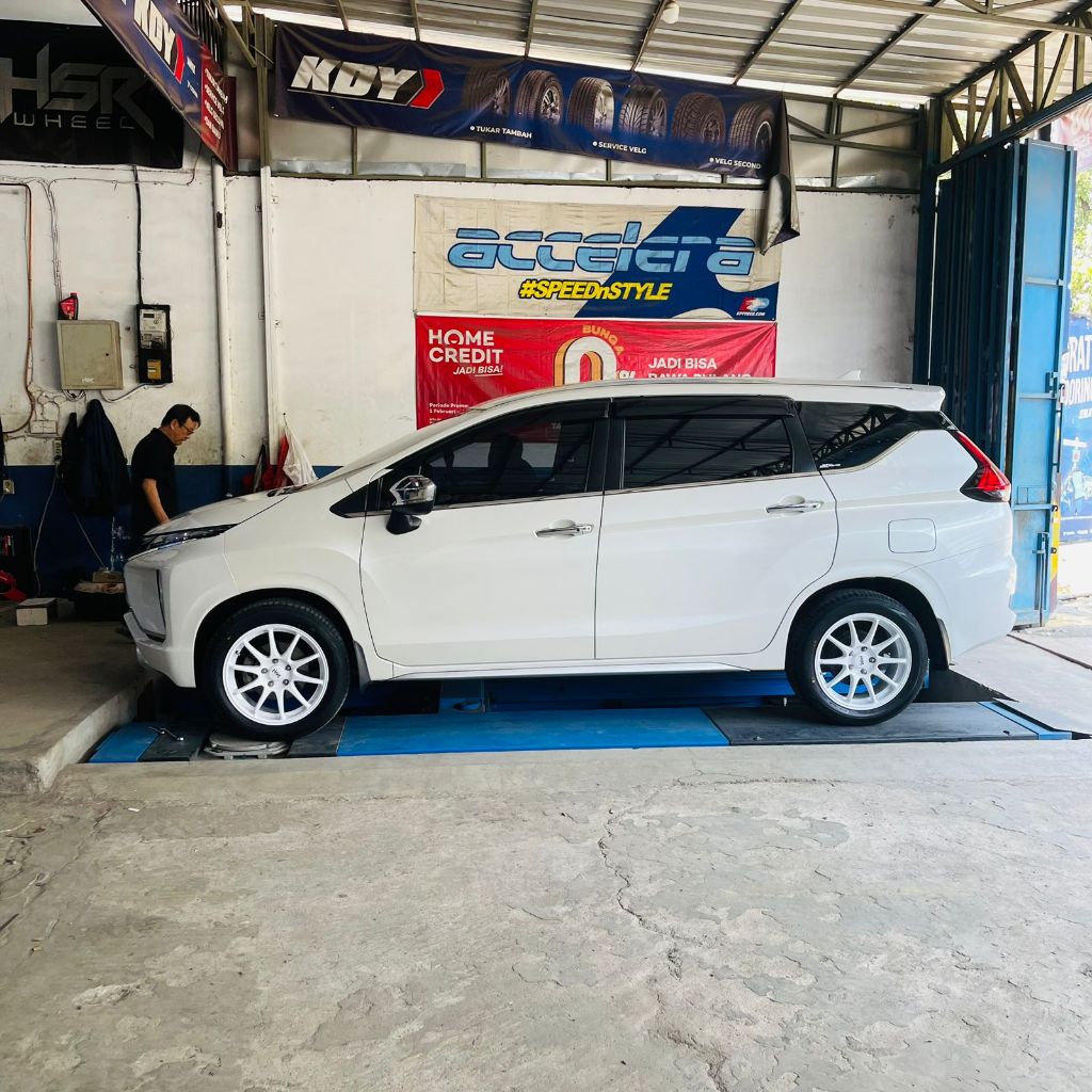 paket ganteng velg hsr indy ring 17 plus ban accelera 215 55 r17 untuk mobil xpander inova dll