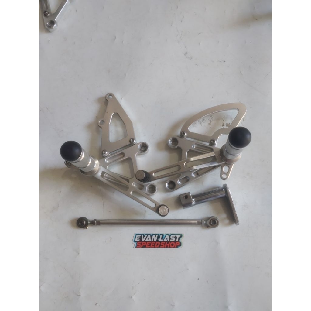 footstep underboun ub ninja r ss rr copy tyga