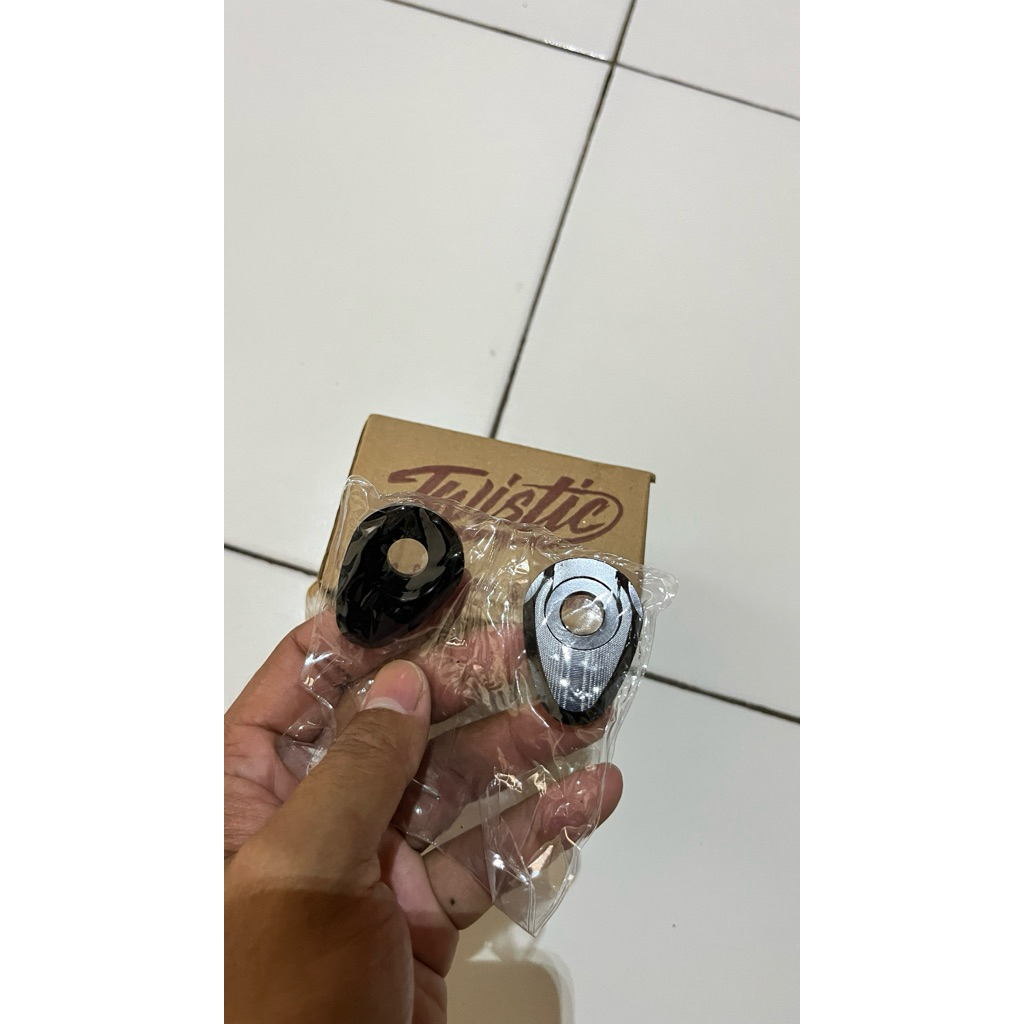 bracket dudukan lampu depan xsr