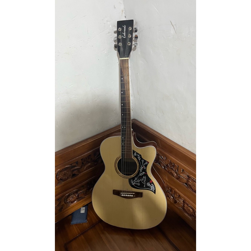 Gitar akustik lakewood