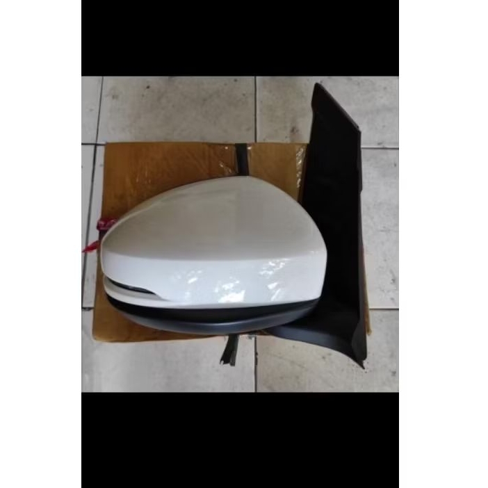 Spion kanan mobilio 2018 type E, warna putih