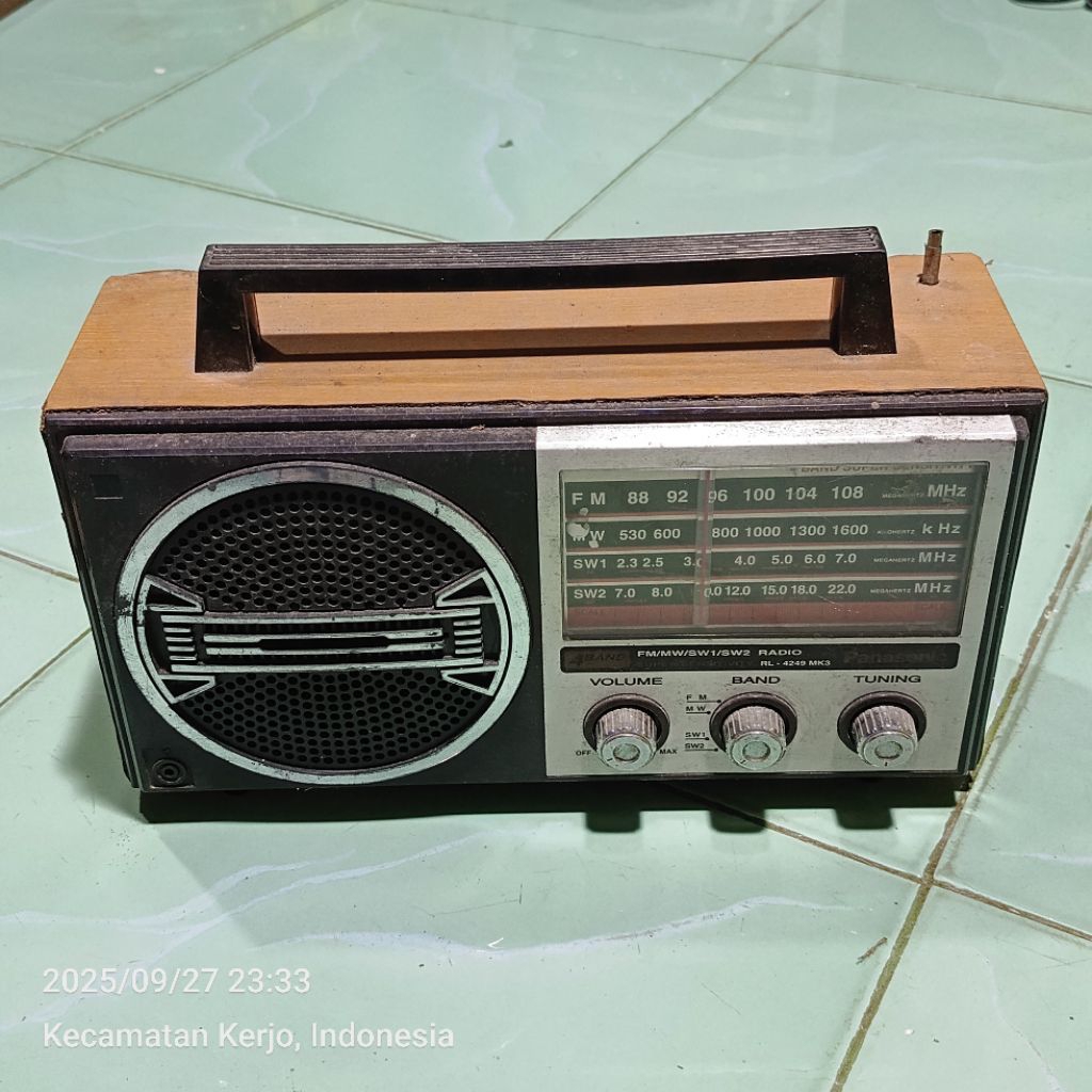 radio jadul NATIONAL FM/MW masih bahan belum dibersihkan belum ditest