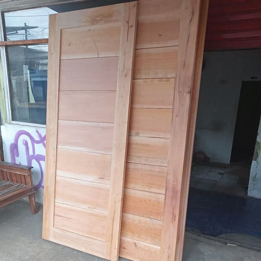 pintu minimalis panel kayu mahoni
