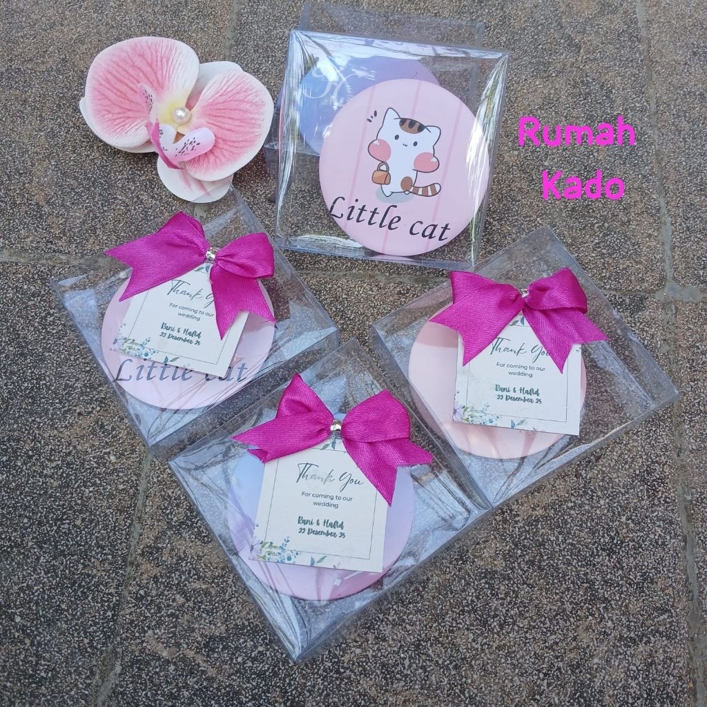 Souvenir Pernikahan Cermin Kaca Karakter