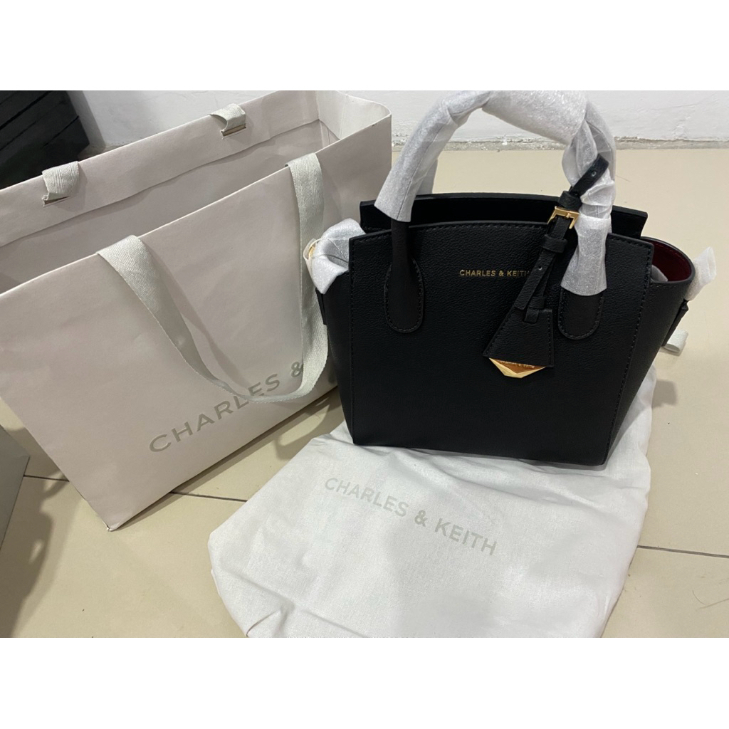 tas charles and keith charles & keith CK Original size M