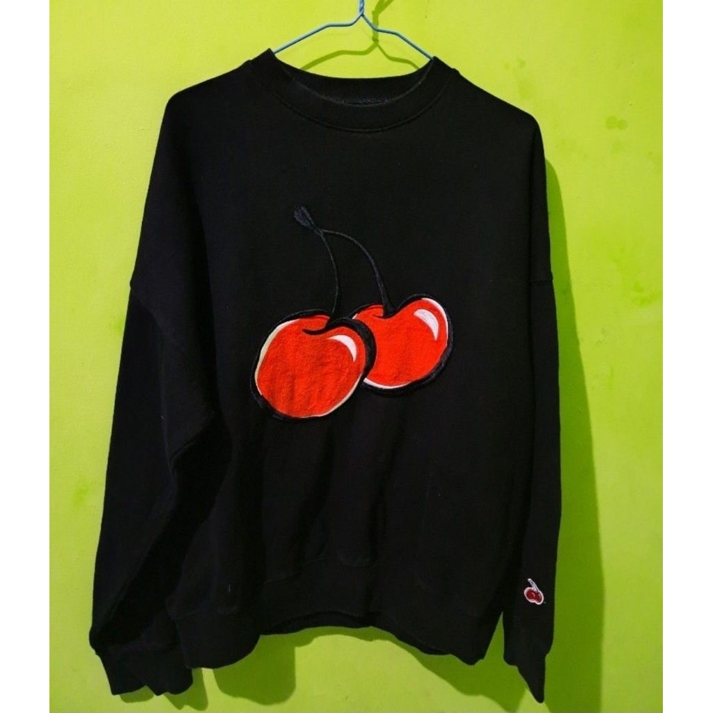 crewneck kirsh cherry